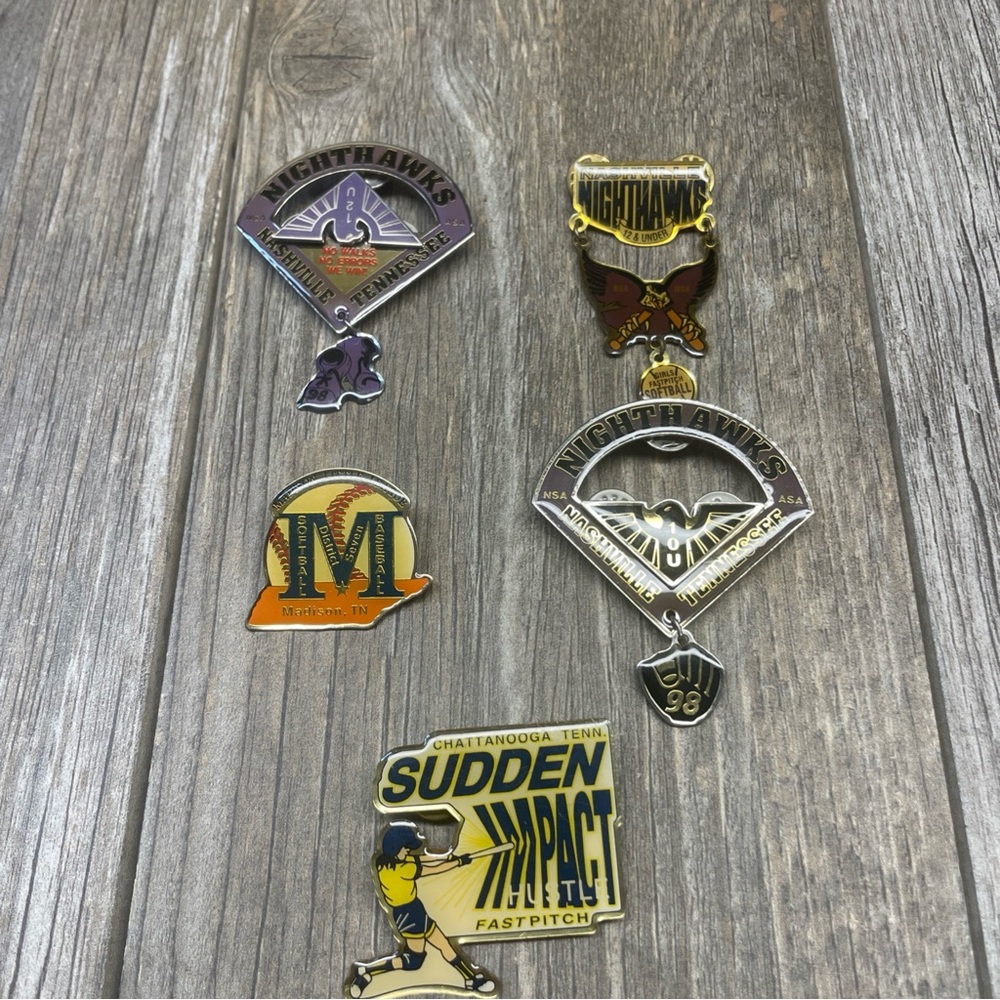 LOT of 5 GIRLS Fast Pitch SOFTBALL LAPEL PINS TN (Team, States, Tournaments)